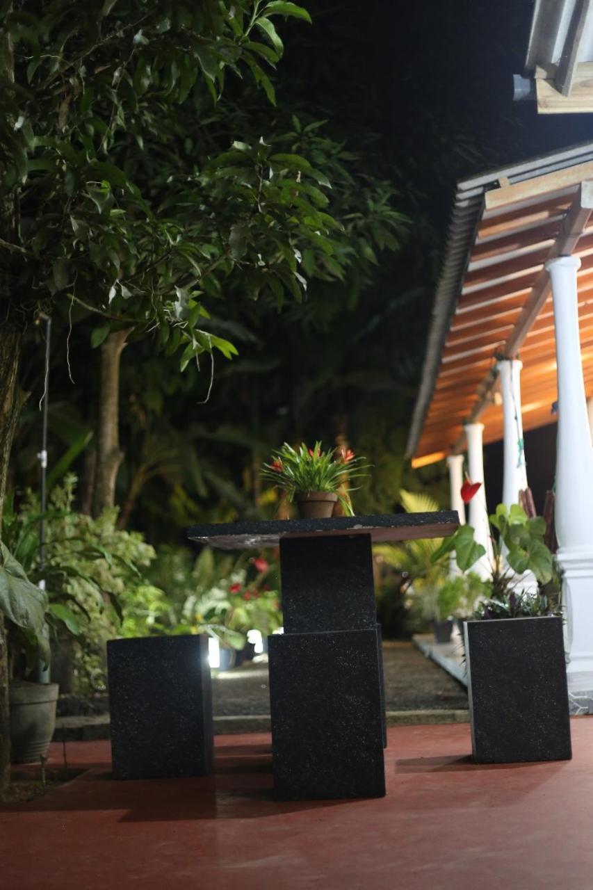 Bakery Family Guest House Mirissa Ngoại thất bức ảnh