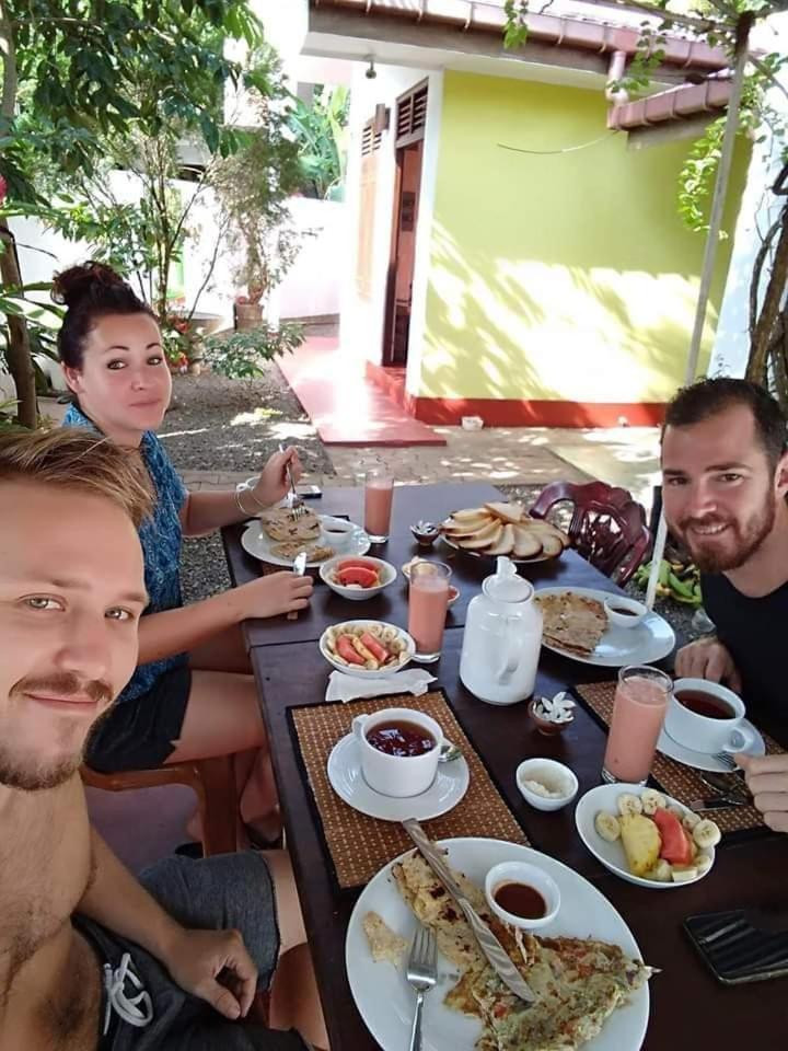 Bakery Family Guest House Mirissa Ngoại thất bức ảnh