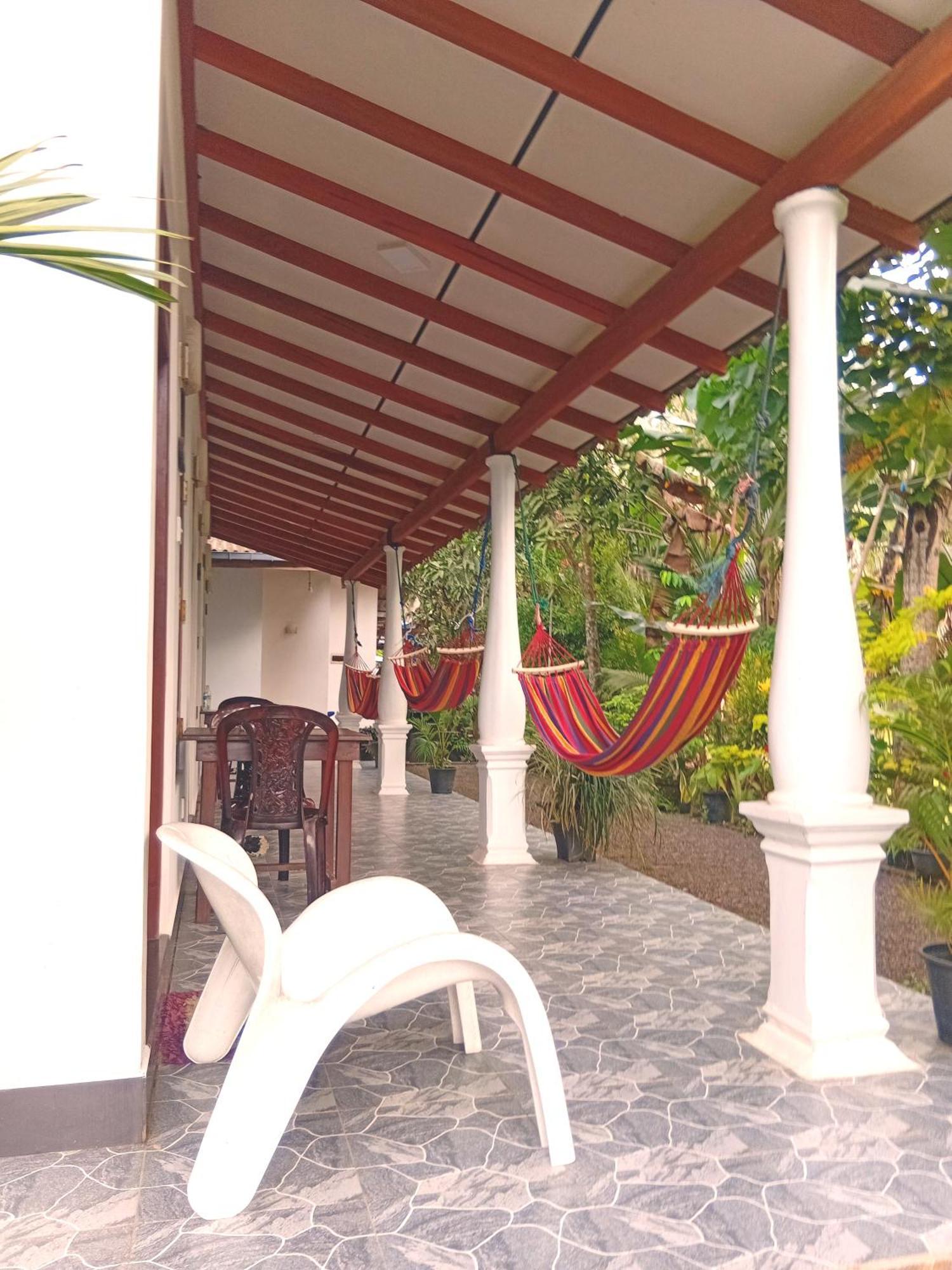 Bakery Family Guest House Mirissa Ngoại thất bức ảnh