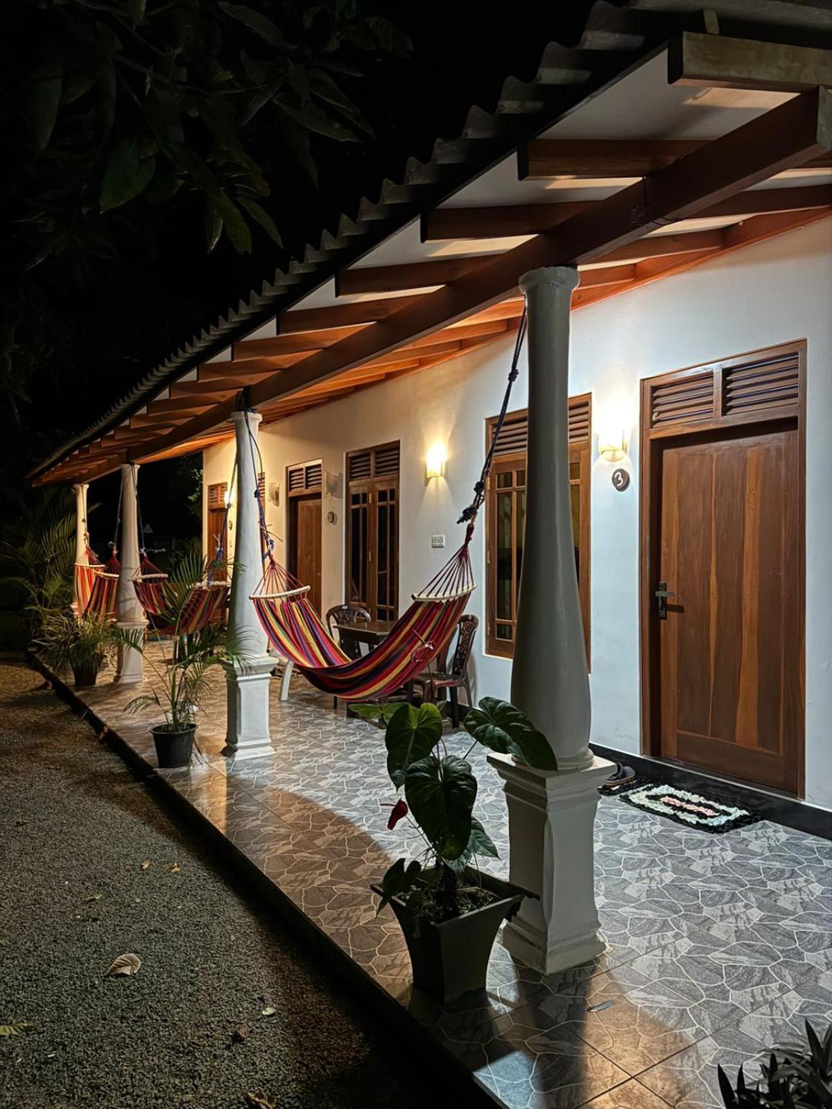 Bakery Family Guest House Mirissa Ngoại thất bức ảnh