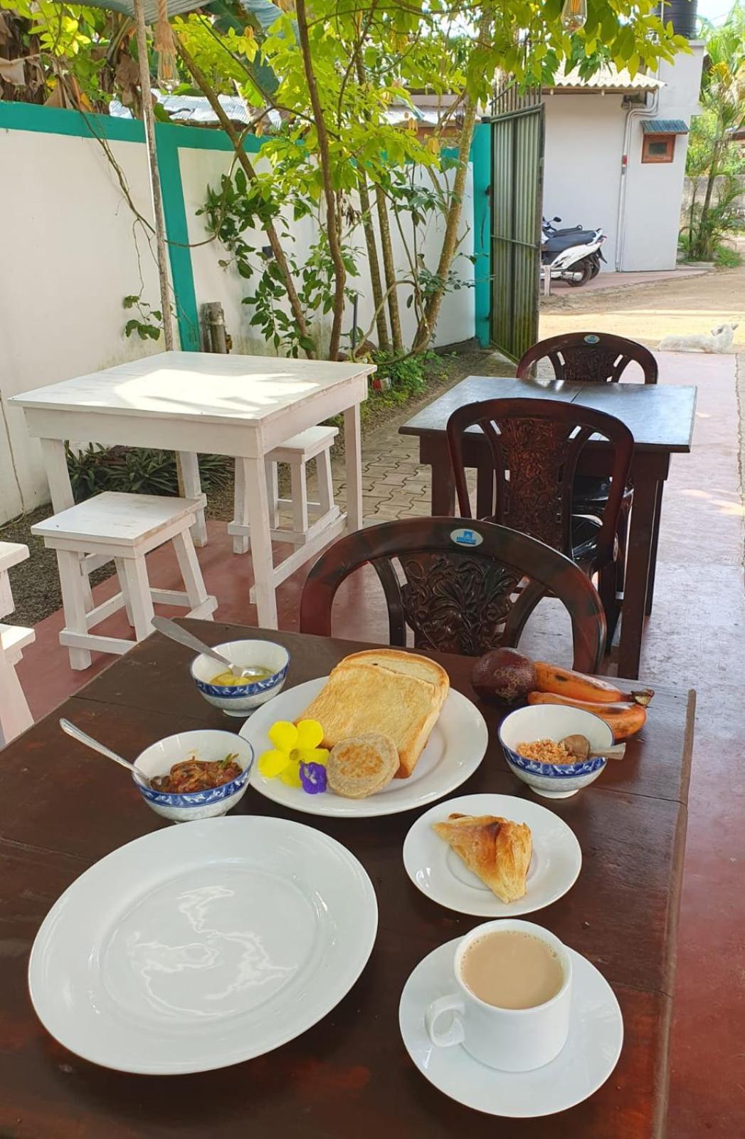 Bakery Family Guest House Mirissa Ngoại thất bức ảnh
