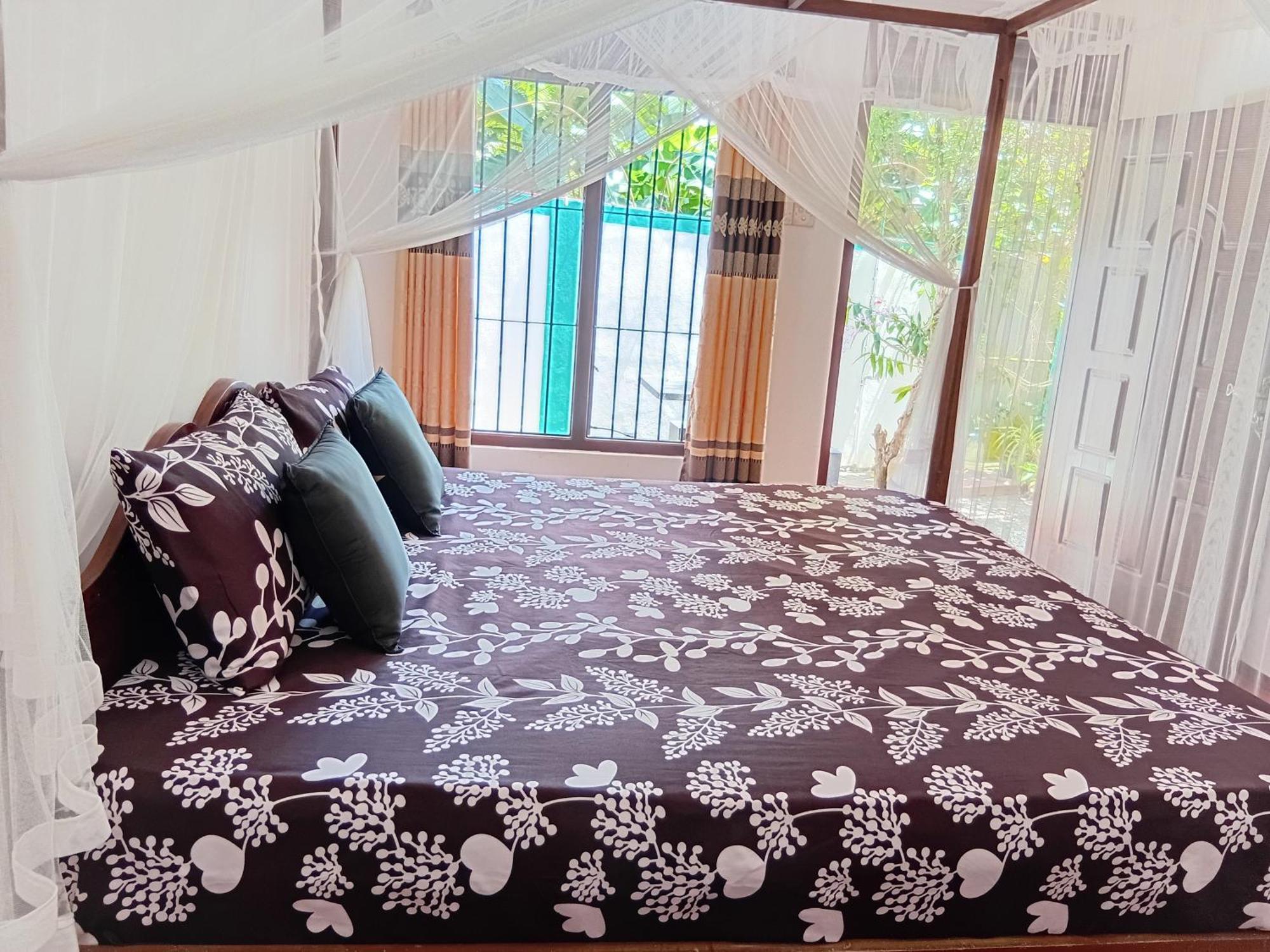 Bakery Family Guest House Mirissa Ngoại thất bức ảnh